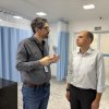 Fábio Lopez conhece as instalações da Santa Casa de Santos